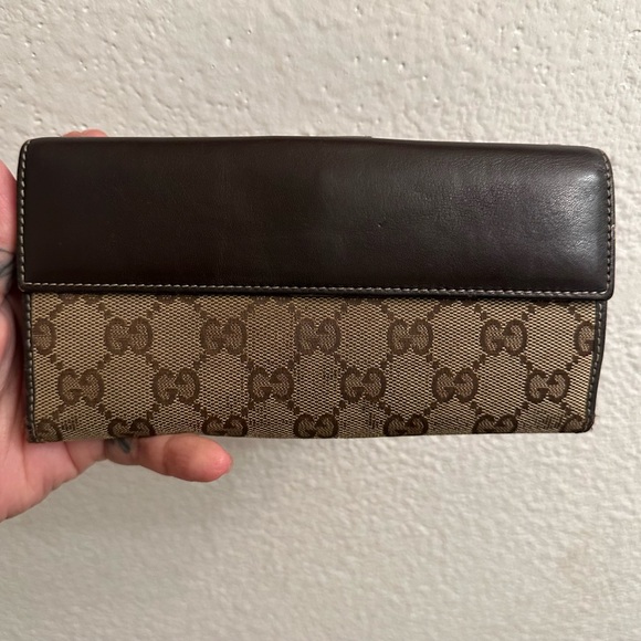 Gucci Tan and Brown Monogram Wallet with Heart Accent - Picture 2 of 8